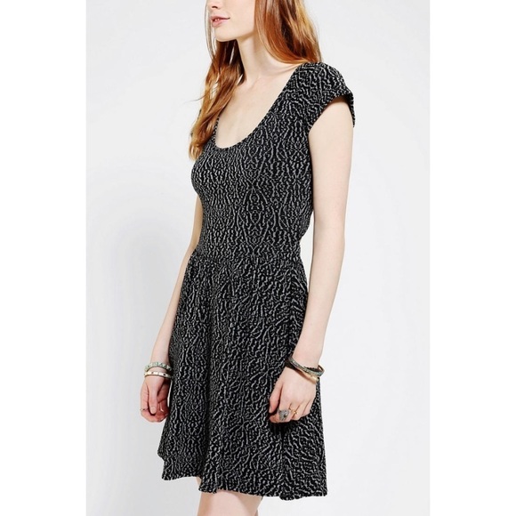 Urban outfitters black white stretch skater dress - Picture 2 of 6